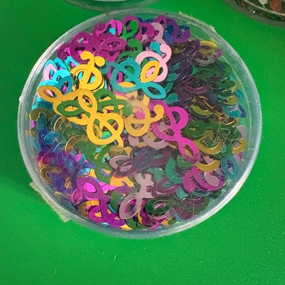 Multicolored Shaped Glitter - 7 0.5 oz containers plus 0.2 oz - Picture 9 of 10